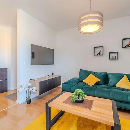 Babic By Interhome * Vir